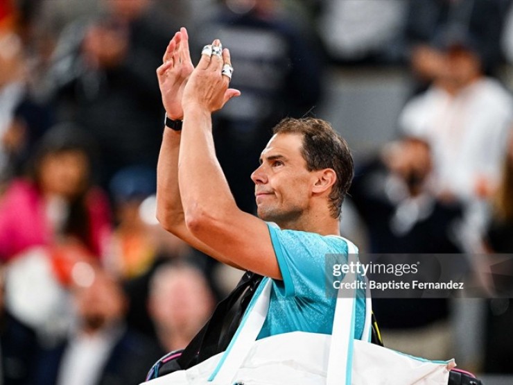 Nadal sớm rời Roland Garros vẫn được vỗ tay, Djokovic tới xem kình địch thi đấu