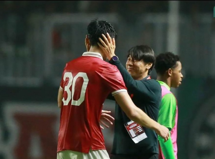 Thầy trò HLV Shin Tae-yong của Indonesia có cơ hội vào giai đoạn 3 sáng cửa nhất so với 6 đội Đông Nam Á. Ảnh: Bola