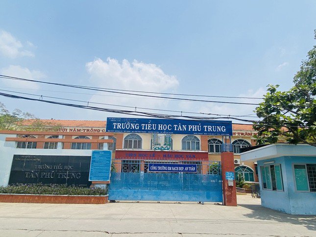 Trường Tiểu học Tân Phú Trung nơi xảy ra sự việc