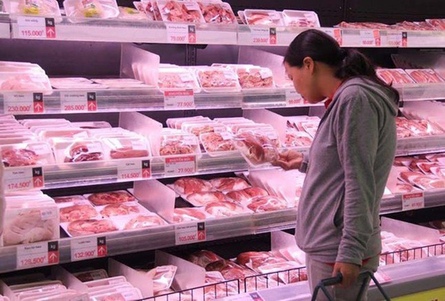 Giá thịt lợn tăng 1,94% so với tháng trước.