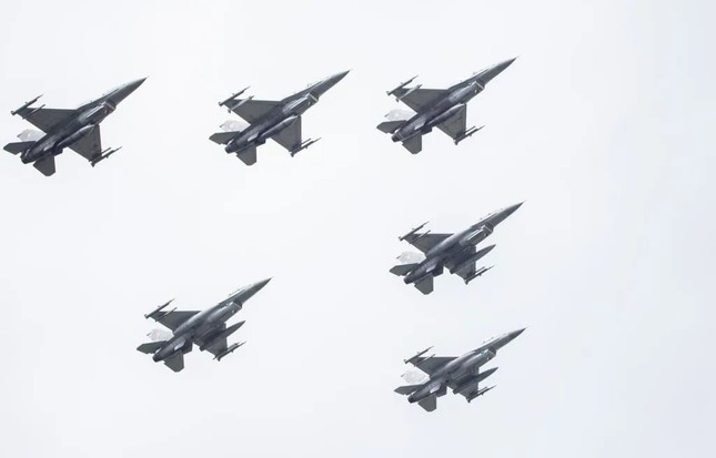 Bỉ cam kết cung cấp 30 máy bay chiến đấu F-16 cho Ukraine - 1