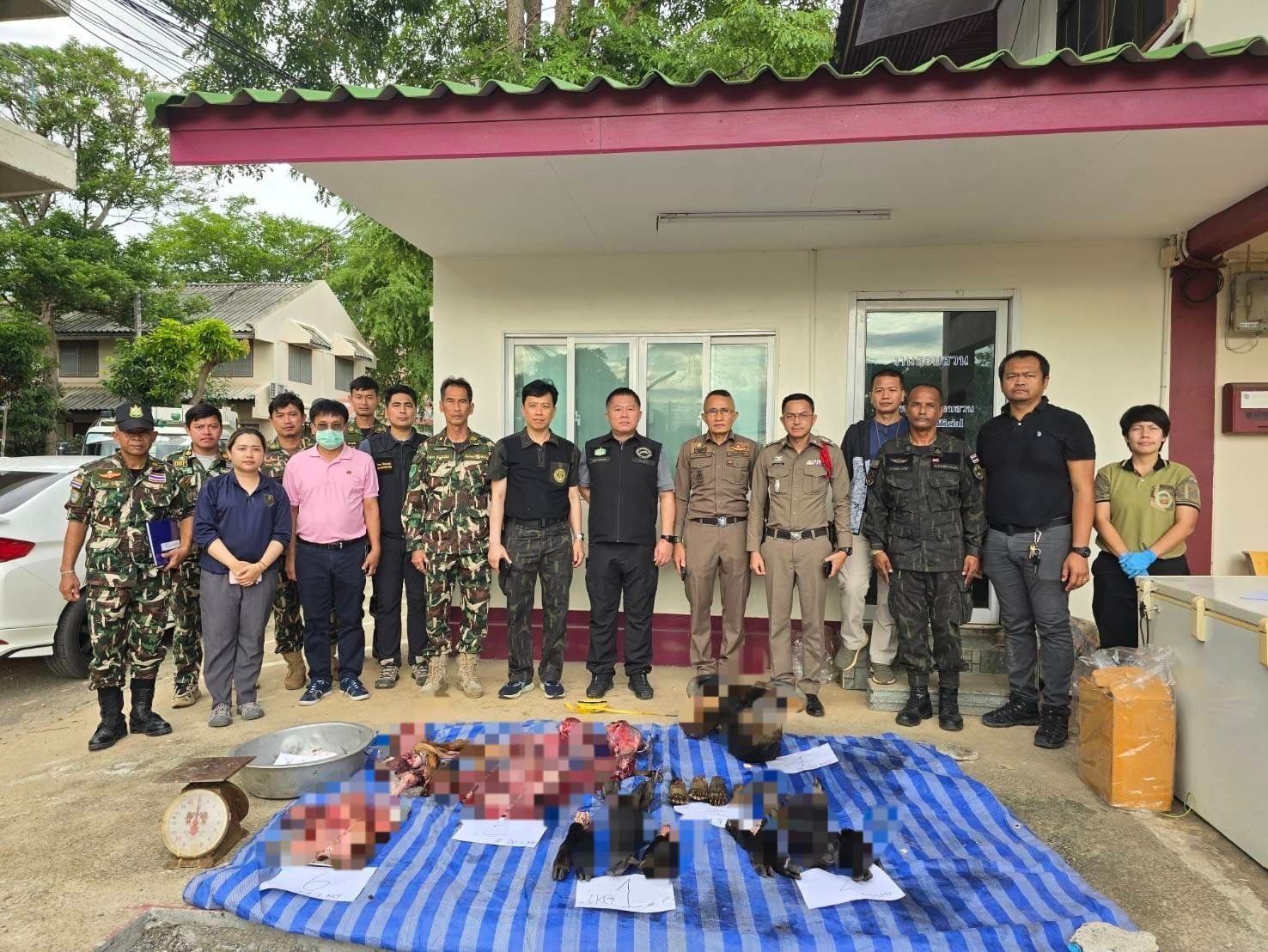 Lực lượng chức năng Thái Lan đột kích vào chùa Phan Suek Nukun và tìm thấy nhiều phần xác động vật hoang dã. Ảnh: The Thaiger