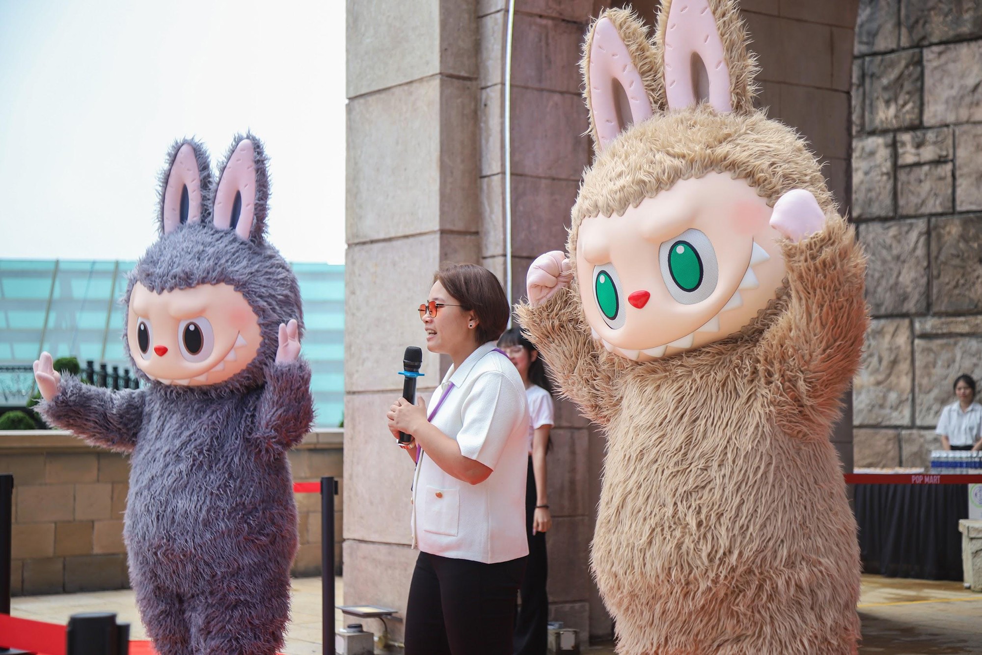 Bộ đôi Labubu - 2 nhân vật “đình đám” đến từ POP LAND