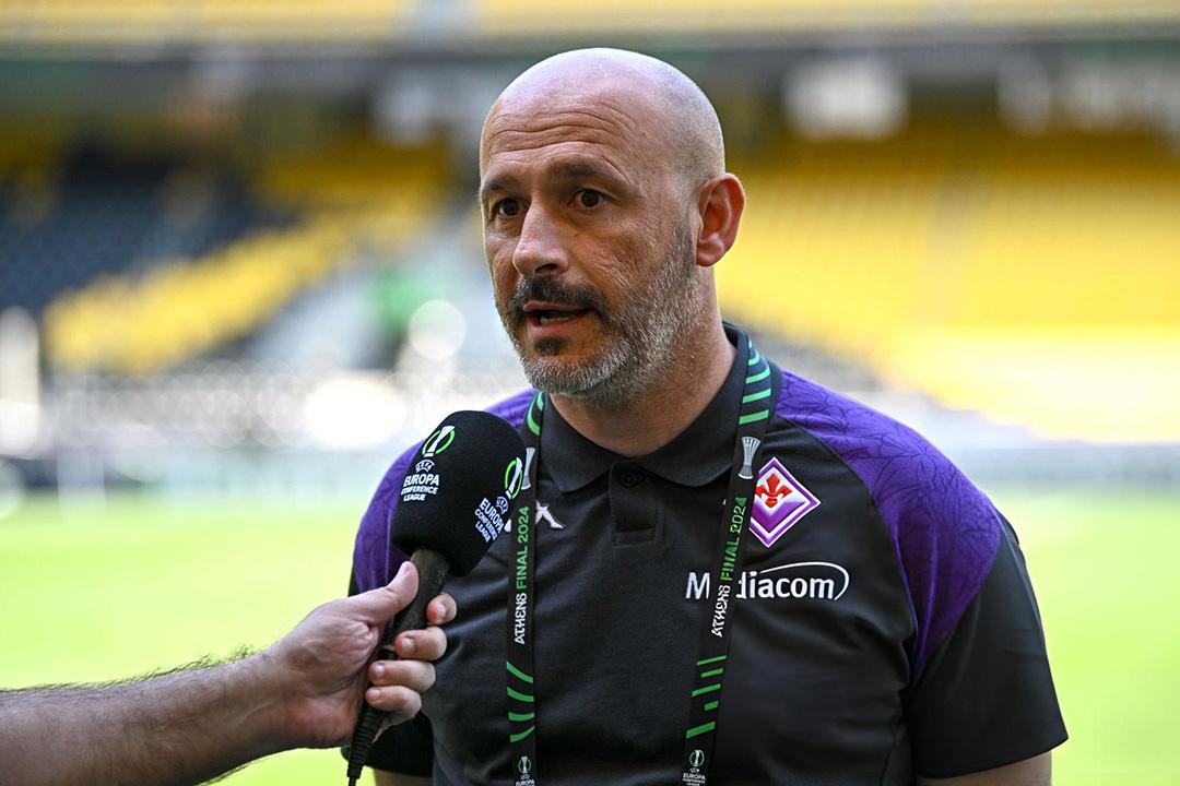 HLV Vincenzo Italiano trả lời truyền thông trước trận chung kết (Ảnh: Harry Murphy - Sportsfile)