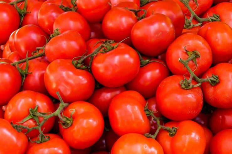 Hạn chế ăn cà chua vào buổi đêm vì chúng có chứa axit có thể gây ra chứng ợ nóng và trào ngược axit. Ảnh: Pexels