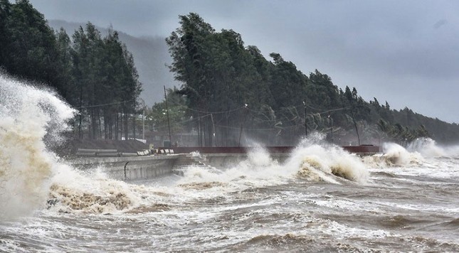 Biển Đông có thể đón áp thấp nhiệt đới đầu tiên trong mùa bão năm nay.