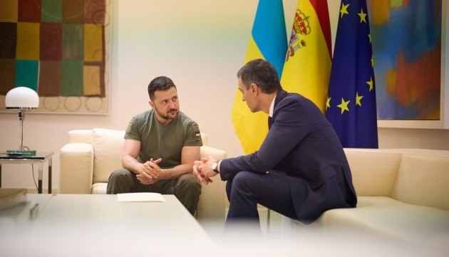 Tổng thống Ukraine Volodymyr Zelensky và Thủ tướng Tây Ban Nha Pedro Sanchez tại thủ đô Mdadrid hôm 27-5. Ảnh: Văn phòng Tổng thống Ukraine