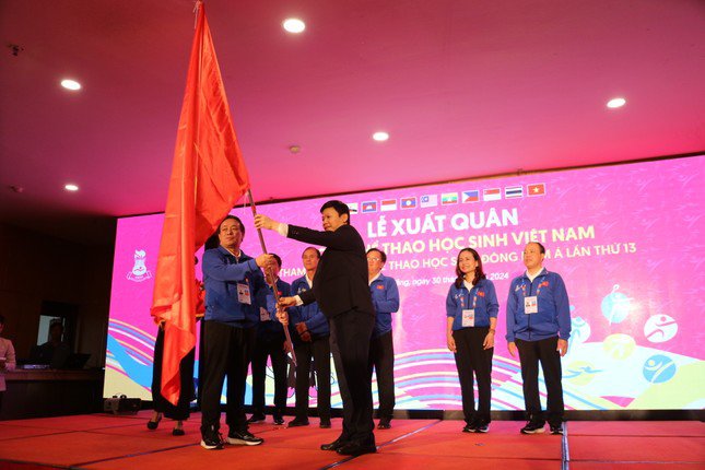 Lễ xuất quân của Đoàn thể thao học sinh Việt Nam. Ảnh: Duy Quốc.