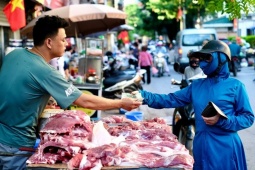 Kinh doanh - Hà Nội đắt đỏ nhất cả nước: Lương không đủ sống, công nhân loay hoay tìm hướng về quê