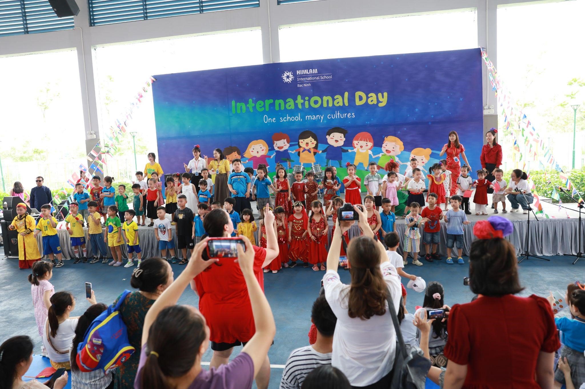 Môi trường đa văn hóa, đa quốc tịch giúp con học được nhiều điều bổ ích