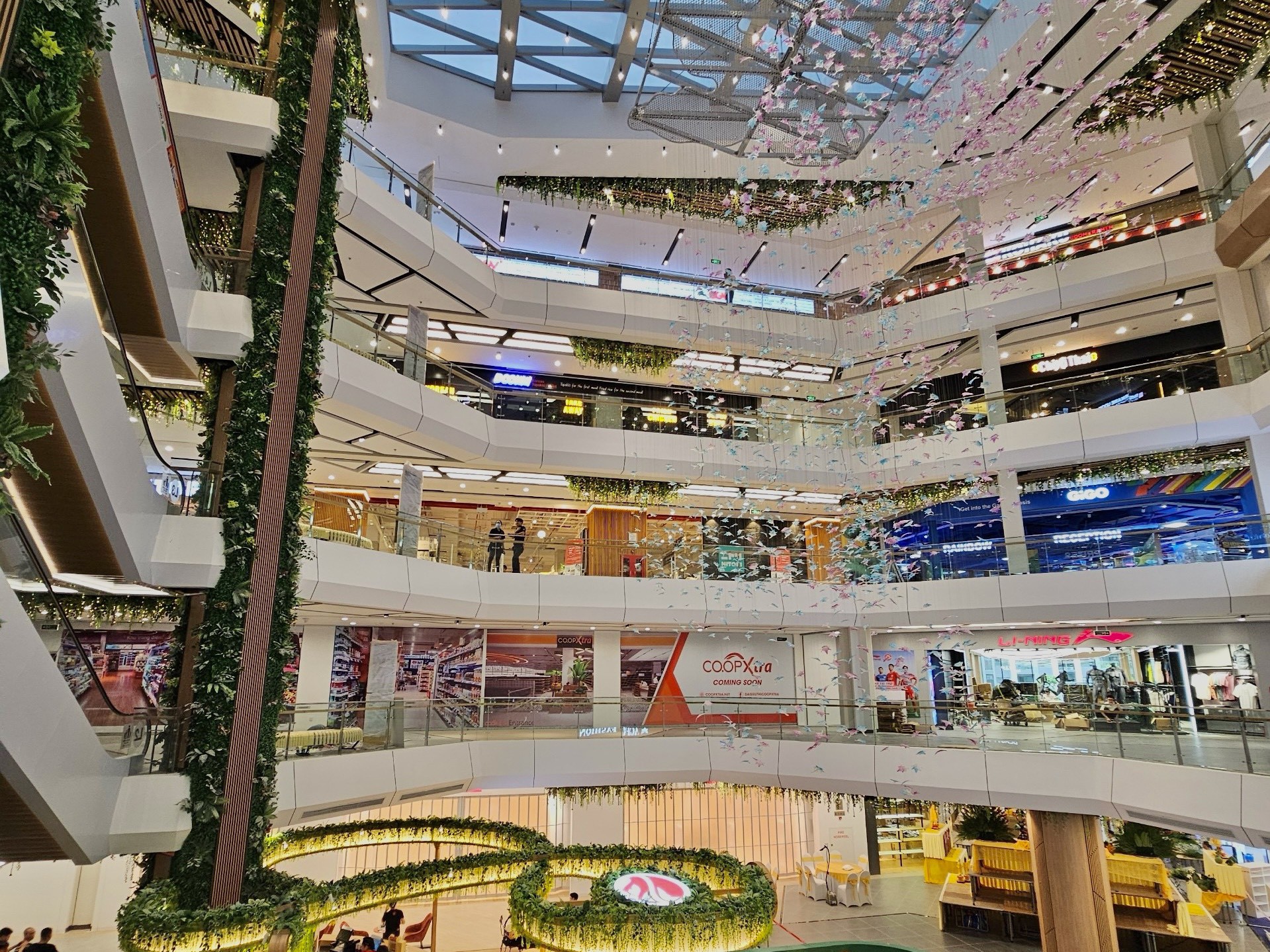 Vincom Mega Mall Grand Park có quy mô lên đến 50.000m2 với thiết kế đẳng cấp thu hút nhiều thương hiệu lớn