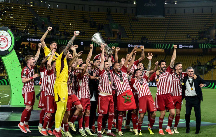 Olympiakos trở thành đội bóng Hy Lạp đầu tiên vô địch cúp châu Âu