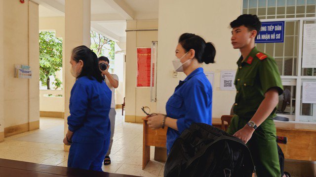 Lâm Thị Thu Trà cùng các bị cáo có mặt tại phiên xử sáng 31-5