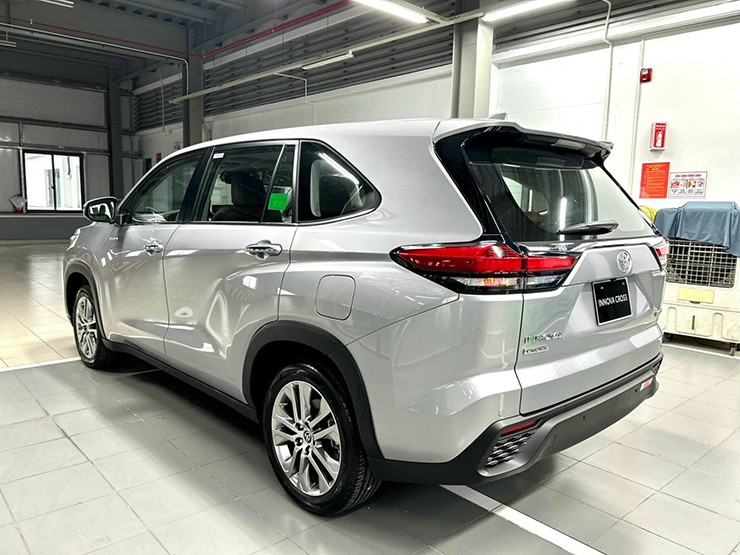 Toyota Innova Cross lên sàn xe cũ với giá bán "hấp dẫn" - 3