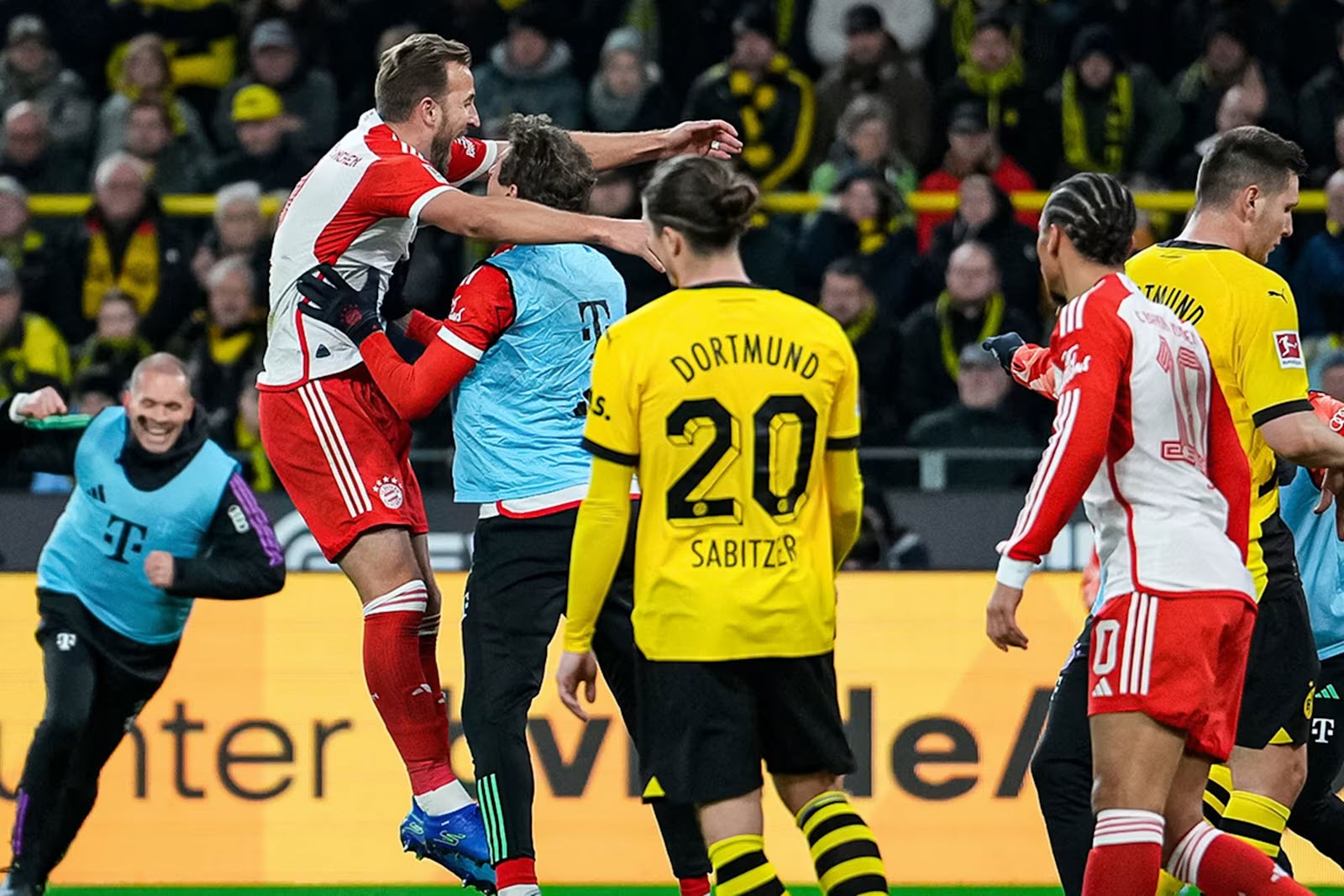 Dortmund trong mùa 2023/24 rơi khỏi top 4 sau khi hụt chức vô địch Bundesliga mùa trước