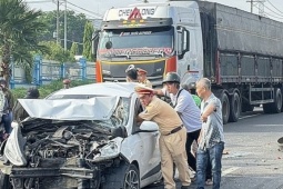 Tin tức trong ngày - 4 ôtô tông liên hoàn trên quốc lộ 1