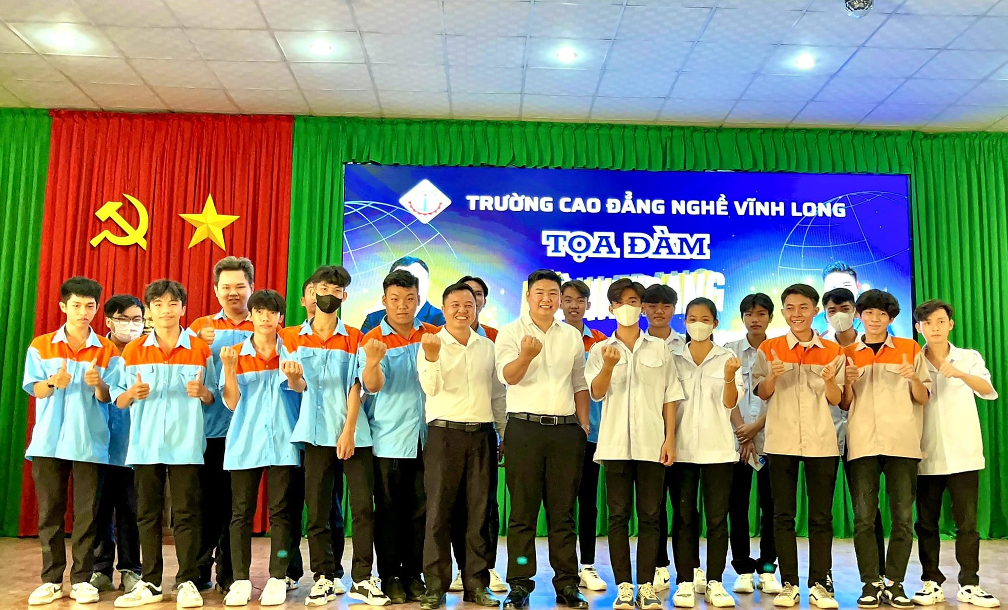CEO Hồ Chí Tâm toạ đàm chia sẻ tại chương trình Hành Trang Khởi Nghiệp tại Trường Cao Đẳng Nghề Vĩnh Long