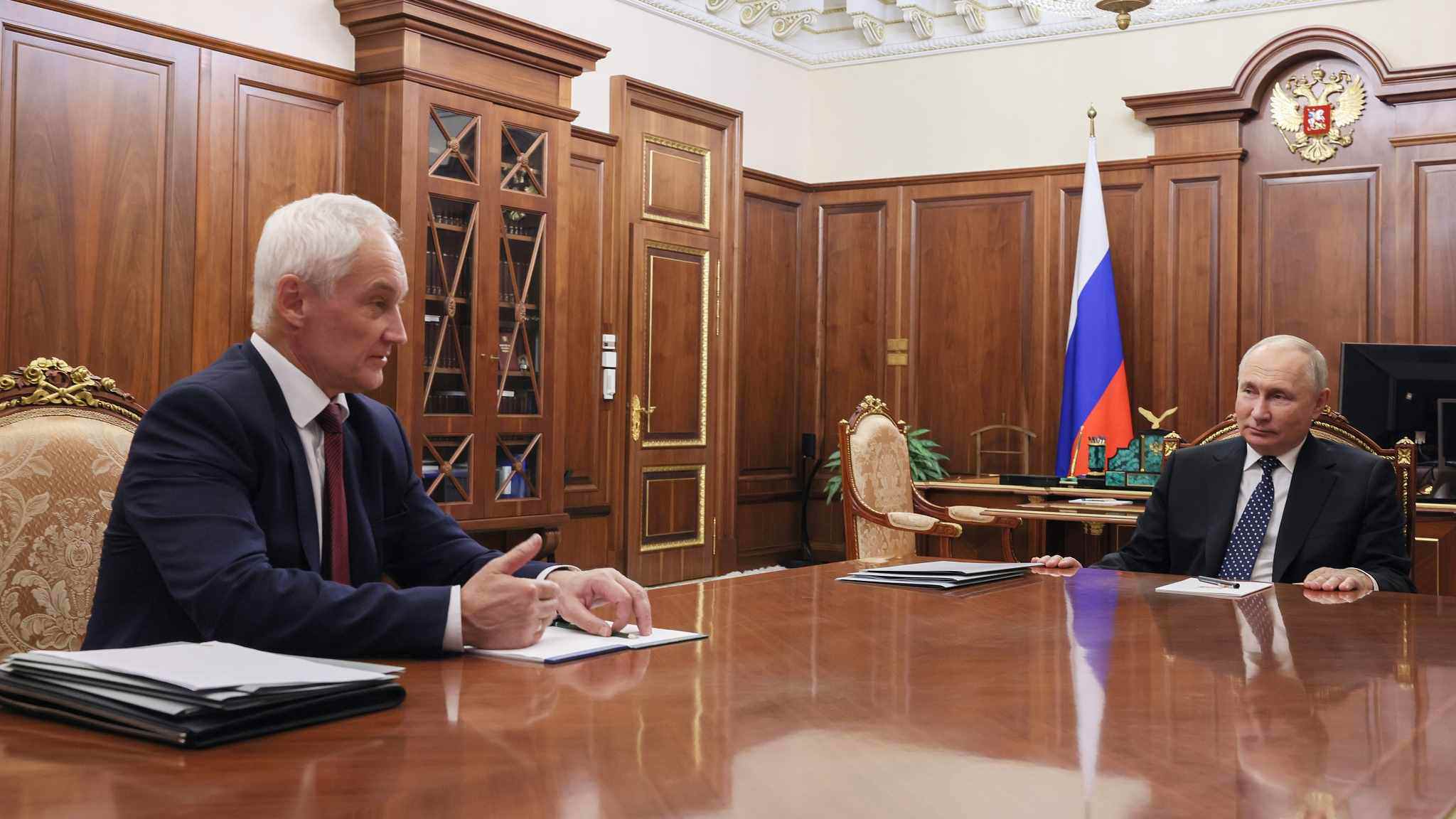 Ông Andrey Belousov trong một cuộc họp với Tổng thống Nga Putin (ảnh: CGTN)