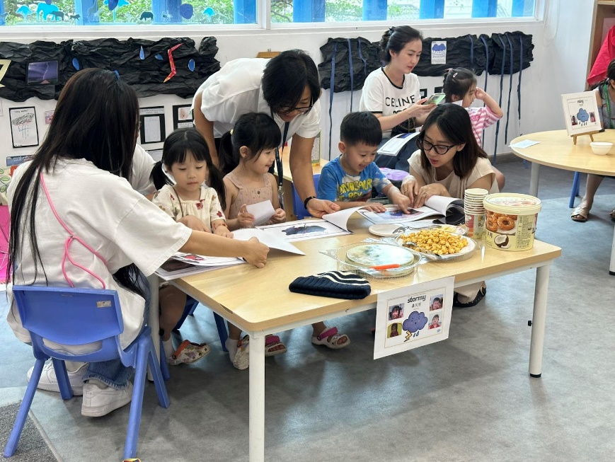 Học sinh Mầm Non đang dẫn dắt hội nghị do mình chủ trì. Hình: ISSP