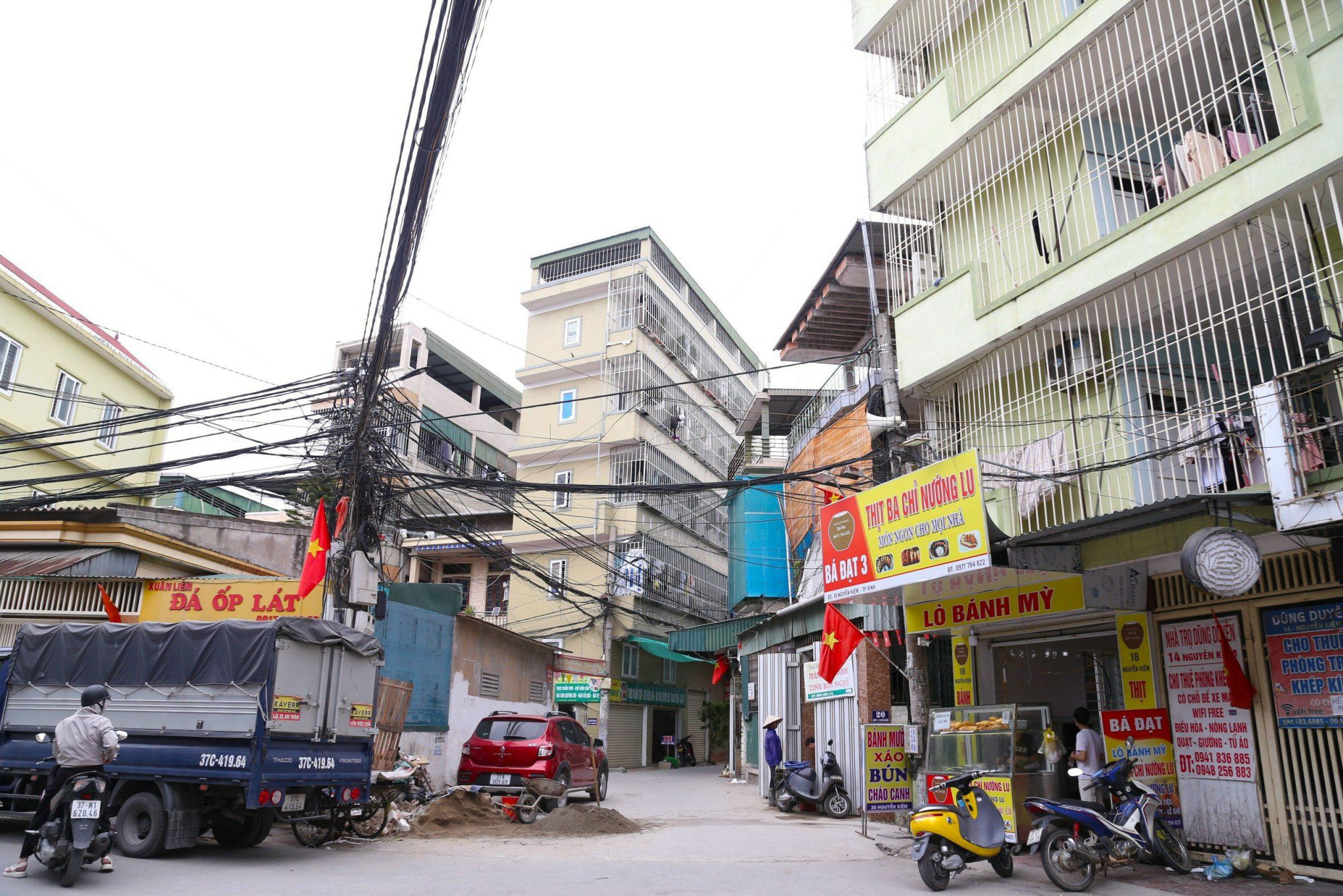 Cận cảnh những ‘chuồng cọp’ bít kín chung cư, nhà trọ ở Nghệ An- Ảnh 2.