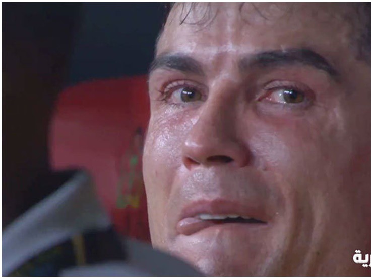 Anh đã không thể kìm được nước mắt.