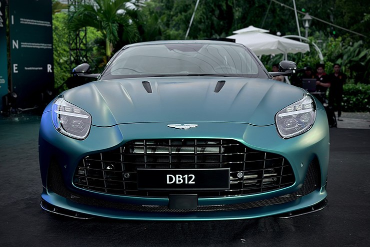 Siêu xe Aston Martin DB12 đầu tiên có mặt tại Việt Nam, giá bán từ 19,5 tỷ đồng - 15