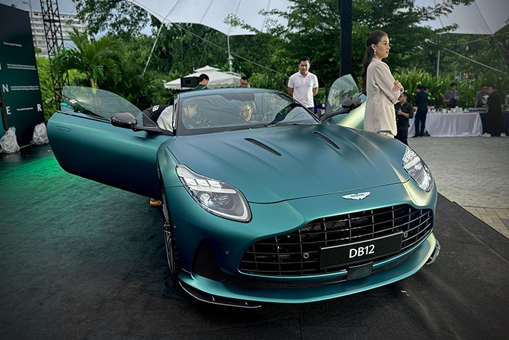 Siêu xe Aston Martin DB12 đầu tiên có mặt tại Việt Nam, giá bán từ 19,5 tỷ đồng - 2