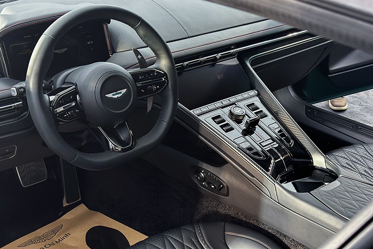 Siêu xe Aston Martin DB12 đầu tiên có mặt tại Việt Nam, giá bán từ 19,5 tỷ đồng - 10