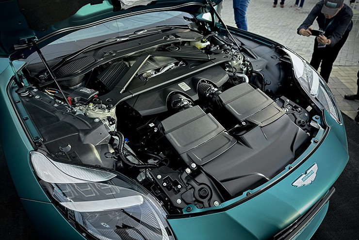 Siêu xe Aston Martin DB12 đầu tiên có mặt tại Việt Nam, giá bán từ 19,5 tỷ đồng - 12