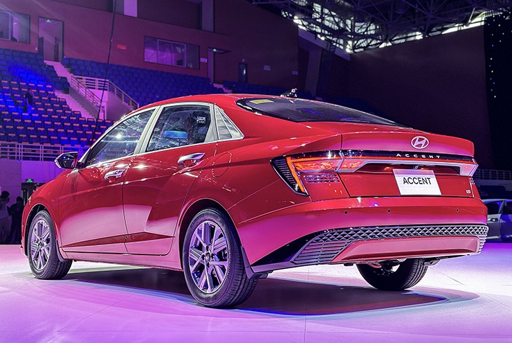 Đánh giá Hyundai Accent mới, thay đổi về kiểu dáng thêm trang bị an toàn - 4