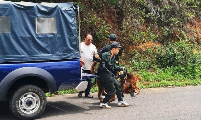 Đưa chó nghiệp vụ đến khu du lịch hồ Tuyền Lâm tìm thi thể người