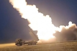 Forbes: Ukraine lần đầu phóng tên lửa HIMARS xuyên biên giới vào lãnh thổ Nga
