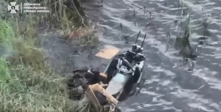 Mô tô nước bị hư hại sau cuộc tấn công của Ukraine bằng UAV FPV. Ảnh: Bộ Quốc phòng Ukraine.