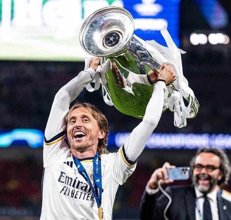 Luka Modric sẽ tiếp tục khoác áo Real Madrid mùa nữa