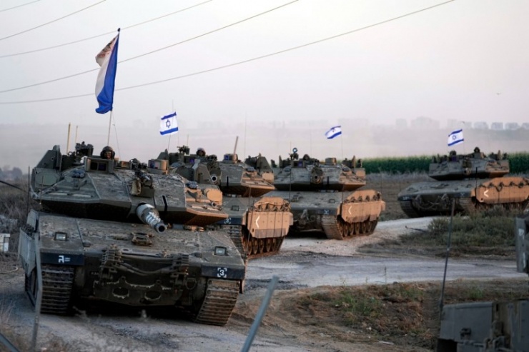 &nbsp;Xe tăng của Israel tiến về biên giới Dải Gaza. Ảnh: NBC