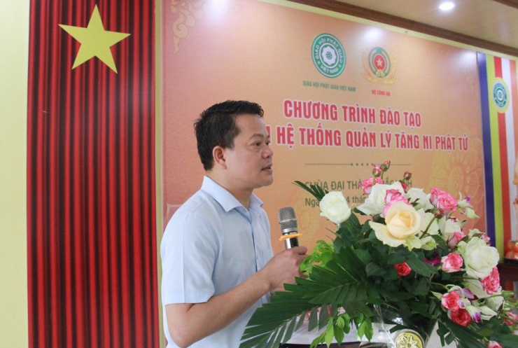 Đại tá Vũ Văn Tấn, Phó Cục trưởng C06, Bộ Công an phát biểu tại buổi làm việc sáng 3-6 tại chùa Đại Thành. Ảnh: Cục C06 cung cấp.