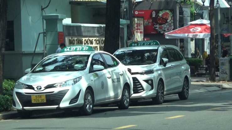 Thành phố Hồ Chí Minh tăng cường kiểm tra, xử lý nghiêm nạn xe taxi 