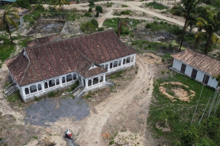 Cảnh hoang tàn ở khu nhà cổ 100 tuổi tại Khánh Hòa
