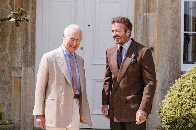 David Beckham (phải) gặp gỡ Vua Charles III hồi tháng 5. Ảnh: Courtney Louise