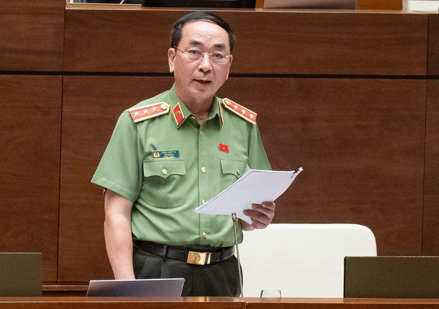 Thượng tướng Trần Quốc Tỏ phát biểu tiếp thu, giải trình trước Quốc hội. Ảnh: Phạm Thắng