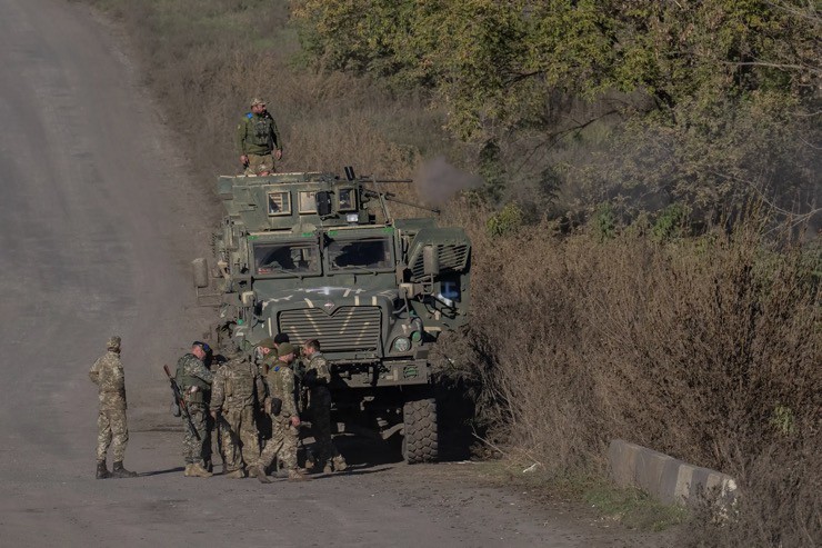 Xe bọc thép MaxxPro là một trong số các phương tiện chiến đấu được Mỹ cung cấp thường xuyên cho Ukraine.