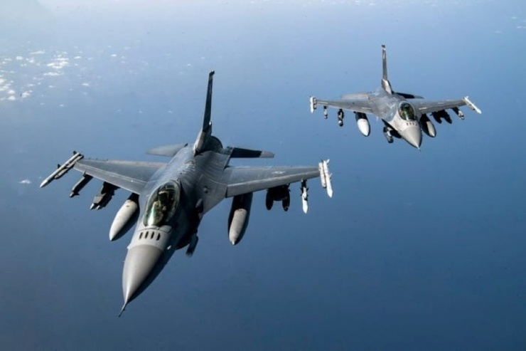 Nga có thể bắn hạ tiêm kích F-16 ngay trên không phận Ukraine. Ảnh: BI