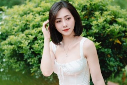 Thời trang - Yến &quot;Xôi&quot; sau khi sinh con thứ 3 vẫn chuộng gu mặc như nữ sinh