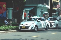 CLIP ĐIỀU TRA: Bắt tài xế taxi 27-7 chiếm đoạt tiền du khách