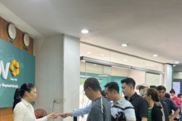 Kinh doanh - Có người đặt cọc, đăng ký mua 30-40 lượng vàng ở ngân hàng