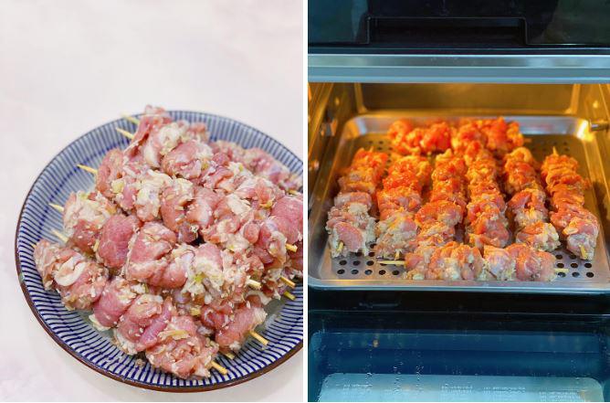 Xiên thịt vào que xiên rồi cho vào lò nướng khoảng 25 phút. (Ảnh: NVCC)