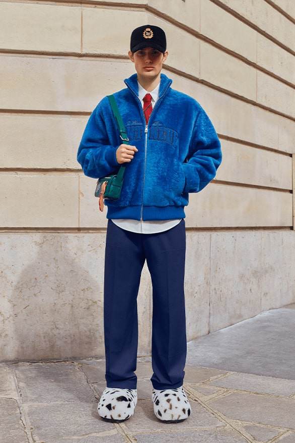 Louis Vuitton của Pharrell Williams lăng xê phong cách đi dạo cùng cún cưng sang trọng - 11