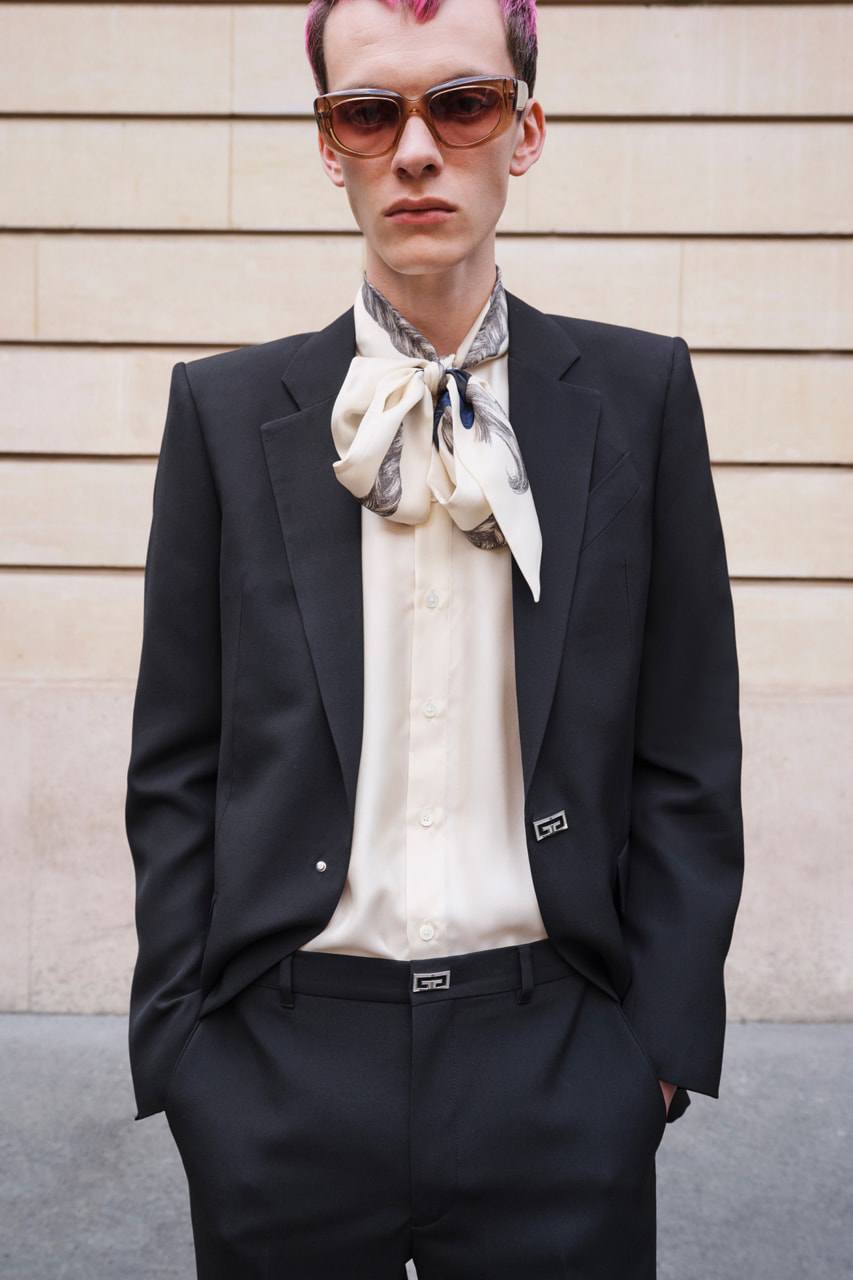 Givenchy Resort 2025 tràn ngập kiểu mặc punk sang trọng - 17