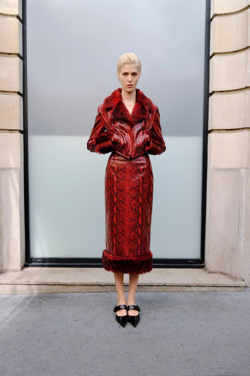 Givenchy Resort 2025 tràn ngập kiểu mặc punk sang trọng - 11
