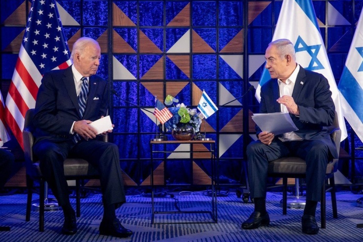 Thủ tướng Israel Benjamin Netanyahu và Tổng thống Mỹ Joe Biden (trái) ở Israel hồi tháng 10-2023. Ảnh: REUTERS